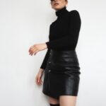 Shany Nadan Instagram - Pueden creer que esta falda está hecha de cuero reciclado?! 🤩 Les presento la Alison Recycled ♻ Leather Skirt de @asbydf , una marca internacional creada por una diseñadora ecuatoriana 🇪🇨 que AMO, no solo por sus diseños sino tambien por su compromiso con el medio ambiente 🌎 Styling: @ornellalebedstyle @ornella.lebed #sustainability #sustainablefashion #recycledleather