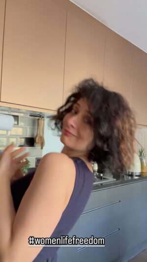 Shappi Khorsandi Instagram - I cannot help it.