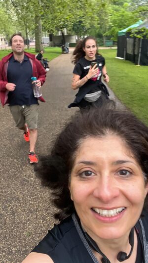 Shappi Khorsandi Instagram - @esthermanito looks like the marathon runner she is. Me and @joebor1 look like we are making a run for it after shoplifting packets of Scotch eggs.
#5k #runningclub #thegirls #runtraining