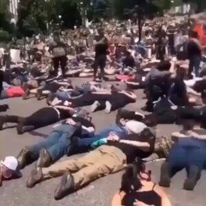 Shar Jackson Instagram - Reposted from @lori_petty - #BlackLivesMatter #StopKillingBlackPeople 🙏🏾🙏🏼 #Denver #9minutes