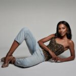 Sharam Diniz Instagram - O crescimento pessoal e profissional está fora da zona de conforto. Aprenda a apreciar a zona de desconforto, pois é lá que o seu futuro é traçado. ~ Josi Mello 🪄✨ #sundayfunday Personal and professional growth is outside the comfort zone. Learn to appreciate the zone of discomfort, because that is where your future is mapped out. 🪄✨