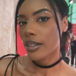 Sharam Diniz Instagram - Quem sabe faz ao vivo 💖 E a @duartehajime é dessas 💕 Obrigada pela honra uma vez mais e parabéns pela coleção incrível ✨ @afonsodbatista 📷 @lisboafashionweek #ModaLisboa #Duarte
