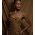 Sharam Diniz Instagram - A benção de ser mulher e angolana e nascer no dia da Mulher Angolana✨ Tanto por agradecer e, muito ainda por viver. Com sabedoria, humildade e resiliência no tempo dEle, sempre. 🙏🏾 Afinal são 33 anos de vida com saúde e o privilégio de concretizar sonhos com dignidade, honra e amor no que faço.🤎🎉 #FelizMarçoMulher The blessing of being an angolan and a woman and being born on Angolan Woman’s day✨ So much to thank for and there is still a lot to live. With wisdom, humility and resilience in His time, always. 🙏🏾 After all, it’s been 33 years of a healthy life and the privilege of making dreams come true with dignity, honor and love in what I do.🤎🎉 Credits: @sergiorbaia 📷