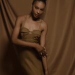 Sharam Diniz Instagram - A benção de ser mulher e angolana e nascer no dia da Mulher Angolana✨ Tanto por agradecer e, muito ainda por viver. Com sabedoria, humildade e resiliência no tempo dEle, sempre. 🙏🏾 Afinal são 33 anos de vida com saúde e o privilégio de concretizar sonhos com dignidade, honra e amor no que faço.🤎🎉 #FelizMarçoMulher The blessing of being an angolan and a woman and being born on Angolan Woman’s day✨ So much to thank for and there is still a lot to live. With wisdom, humility and resilience in His time, always. 🙏🏾 After all, it’s been 33 years of a healthy life and the privilege of making dreams come true with dignity, honor and love in what I do.🤎🎉 Credits: @sergiorbaia 📷
