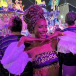 Sharam Diniz Instagram - Agora é OFICIAL! Curti o meu primeiro carnaval na Sapucaí 🇧🇷 E foi memorável 😍🥰 Obrigada @juliannetrevisol @camaroteallegria 💜 pela experiência fantástica, amoooo muito tudo isso 🥹🤩😘 #RJ #Carnaval2024 #Rio #Brasil #Sapucai Now it’s OFFICIAL! Had my first carnival in Rio, Sapucaí 🇧🇷 Thank you @juliannetrevisol @camaroteallegria 💜 for the amazing experience, looove it 🥹🤩😘