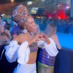 Sharam Diniz Instagram - Agora é OFICIAL! Curti o meu primeiro carnaval na Sapucaí 🇧🇷 E foi memorável 😍🥰 Obrigada @juliannetrevisol @camaroteallegria 💜 pela experiência fantástica, amoooo muito tudo isso 🥹🤩😘 #RJ #Carnaval2024 #Rio #Brasil #Sapucai Now it’s OFFICIAL! Had my first carnival in Rio, Sapucaí 🇧🇷 Thank you @juliannetrevisol @camaroteallegria 💜 for the amazing experience, looove it 🥹🤩😘