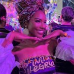 Sharam Diniz Instagram - Agora é OFICIAL! Curti o meu primeiro carnaval na Sapucaí 🇧🇷 E foi memorável 😍🥰 Obrigada @juliannetrevisol @camaroteallegria 💜 pela experiência fantástica, amoooo muito tudo isso 🥹🤩😘 #RJ #Carnaval2024 #Rio #Brasil #Sapucai Now it’s OFFICIAL! Had my first carnival in Rio, Sapucaí 🇧🇷 Thank you @juliannetrevisol @camaroteallegria 💜 for the amazing experience, looove it 🥹🤩😘