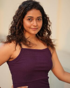 Sharanya Ramachandran Instagram - The golden smile to the days of wine and roses
