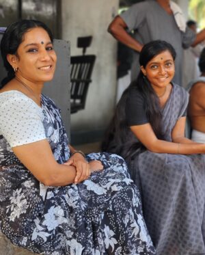 Sharanya Ramachandran Instagram - #sureshanteyumsumalathayudeyumhrudayahariyayapranayakadha releasing on May 16! 
@thaaiprasaath 📸