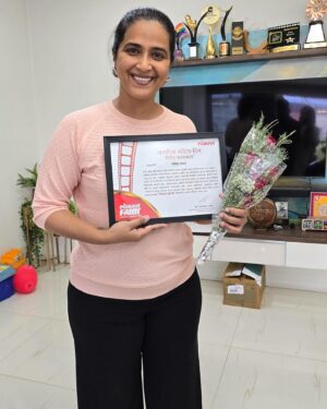 Sharmishtha Raut Instagram - Thankuuu @lokmatfilmy @journalistdeepali giving me this honour..this is really inspiring to me..happy woman’s day..🙏🙏🙏