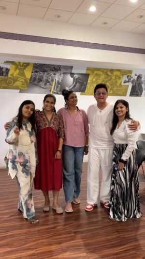 Sharmishtha Raut Instagram - नाच ग घुमा या चित्रपटाचं गाणं सगळ्यांनाच नाच नाच असं म्हणत आहे.
हिरण्य गर्भ मनोरंजन निर्मित
परेश मुकाशी दिग्दर्शित “नाच ग घुमा “सिनेमा लवकरच येत आहे तुमच्या भेटीला 
1मे  2024 पासून जवळच्या थेटरात...

संगीत  @sinb_upon_cosb 
गायक : @avadhoot_gupte @vaishalisamant 
गीतकार @_paresh_mokashi_ 
नृत्यदिग्दर्शक @rahulchecks82 
 
 
#ghuma #naach #naachgaghuma #bai #bhari #family #love #happiness #comedy #film #1stmay2024 #life #41ag4 #pari #promotionalsong #SongOutNow #EverestMarathi #everestentertainment #nachgaghuma #reelcompetetion #nachgghumareelcompitition #01may2024 #marathifilm