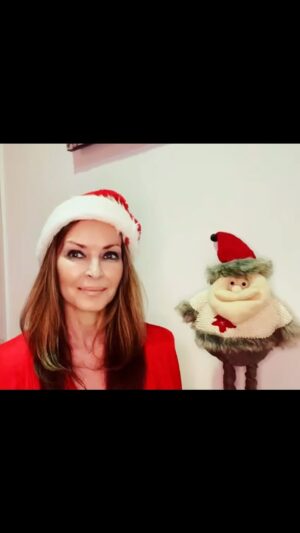 Sharon Corr Instagram - Joining Sharon to wish you all a fabulous time this Holiday Season. #thecorrs #sharoncorr 🎁 🌲🎄❄️