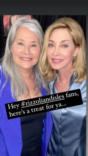 Sharon Lawrence Instagram - The Mommas of @rizzoliandisles, @braccoabroad ( #angelarizzoli me as #drhopemartin . Sending hugs to our tv daughters @angieharmon and @sashaalexander , @tess.gerritsen and @janetctamaro and all of you:) 😘