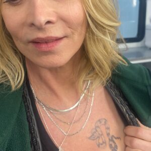 Sharon Lawrence Instagram - Ahhh David! Aka @hoohoo3000 Thanks for writing #Walker with heart and humor. Love the way you see things my #northcarolina brother. You do us and @elonuniversity @elonalumnila proud. 👏 
Working with the @thecwwalker family was so satisfying and I’m grateful you captured the collaborative, confident, caring (the cute cows 🐄!) and cool vibe you and your colleagues created. Looking forward to watching what comes next😘

Repost @hoohoo3000 -Some Walker 410 bts 🤠