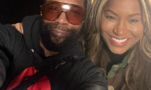 Sharon Reed Instagram - In a scene today for #OddTimes alongside greatness! @goodenoughmother has always been the gold standard for me! 
#ReneeSyler
#journalist
#actress 
#boss 💪🏾
Thank you @theeederrickmuhammad ❤️