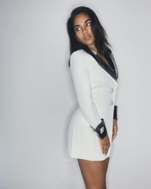 Sharon Carpenter Instagram - Some things are simply just black and white 🤍🖤
Dress: @shopbyraya 
Styled by: @bella_sophia_jewels