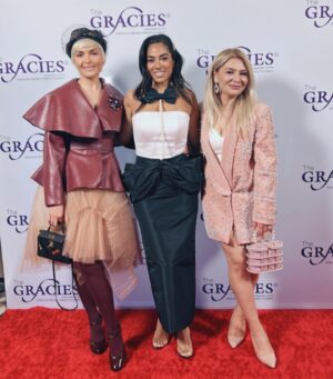 Sharon Carpenter Instagram - Such an honor to present (especially alongside the lovely @iamsarahgrafferty) at this year’s #gracieawards as well as host the after-show again. We were in a room filled with legends including #carolburnett #phyliciarashad #janefonda - and trailblazers such as #mariashriver and #kristenwiig. So many special and inspiring moments. Thank you @allwomeninmedia @vicangelobulluck @fionabloom ✨