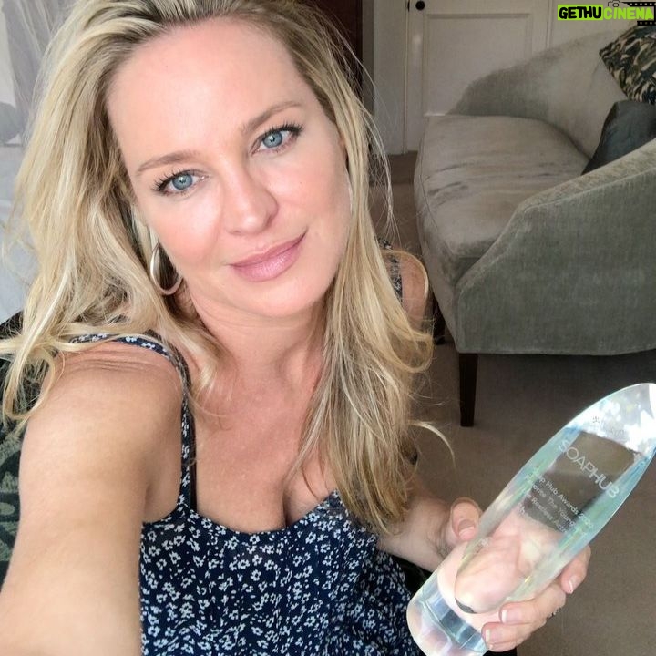 Sharon Case Instagram - Thank you SO much to Soap Hub and the readers of Soap Hub for this amazing award for Favorite Actress💃🎉🎉🎉🎉 @soaphub #YR @youngandrestlesscbs @cbstv ❤️