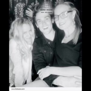 Sharon Case Instagram - A bit of birthday fun!! #birthday #happybirthday #sharkbirthday 😍😍 🎂🎈🎈🎈🎈🎈🎈 #birthdayparty #celebrate 🎉💃🕺