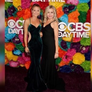 Sharon Case Instagram - 🥳 @camryngrimes @mgrossman18 @caitfairbanks @tamaraclatterbuck @youngandrestlesscbs #YR *my hair & makeup by: @vicromeooo 👱‍♀️ and Https://vanessadionne.com 💄*