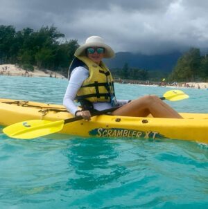 Sharon Case Instagram - Happy new year! 🥂2020!! hauʻoli makahiki hou 🌺🌸 ❤️ from Hawaii 🐬🐬