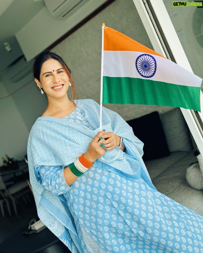 Sheetal Thakur Instagram - Salute to those who sacrificed their future and gave us the present. Happy Independence Day India 🇮🇳 Jai Hind 🇮🇳