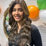 Sheetal Tiwari Instagram - New hair, new me! - - - - #haircolor #hair #haircut #hairstyle #hairstyles #hairstylist #balayage #hairdresser #hairgoals #beauty #blondehair #blonde #fashion #instahair #longhair #highlights #hairsalon #hairtransformation #behindthechair #style #makeup #haircare #salon #haircolorist #hairfashion #olaplex #ombre #hairoftheday #color #sheetaltiwari