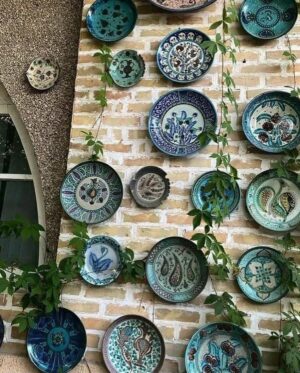 Sheila Cliffe Instagram - 私と行きませんか？　ウズベキスタン！　スサニ刺繍とアドラスイカットの産地です。　素晴らしい建築、焼き物、布の文化が待っています。是非シルクロードの旅を！
#japaneseculture #japanesefashion #japanesestyle #sotd #stylista #tokyofashion  #over60style #over60andfabulous #over60 #grayhair #kimonobijin #advancedstyle #きもの  #きものコーディネート #着物  #着物生活 #着物好き #着物でお出かけ  #趣着物