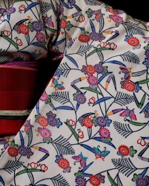 Sheila Cliffe Instagram - Beautiful bingata kimono and new Hakata obi set. This set is sold. With tote bag from the UK. 可愛い紅型小紋セット．博多帯は新しい。　襟、帯揚げ、帯締め、イギリスのトットバッグ。　サイズは最後の写真。売れきれました。
#japaneseculture #japanesefashion #japanesestyle #sotd #stylista #tokyofashion  #over60style #over60andfabulous #over60 #grayhair #kimonobijin #advancedstyle #きもの  #きものコーディネート #着物  #着物生活 #着物好き #着物でお出かけ  #趣着物 

写真　@makishimaderek