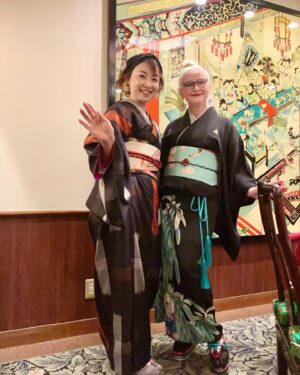Sheila Cliffe Instagram - Wearing an old kurotomesode for Hanami lunch. Can you see my sparrows? 古い黒留袖。雀は見えますか？　#japaneseculture #japanesefashion #japanesestyle #sotd #stylista #tokyofashion  #over60style #over60andfabulous #over60 #grayhair #kimonobijin #advancedstyle #きもの  #きものコーディネート #着物  #着物生活 #着物好き #着物でお出かけ  #趣着物