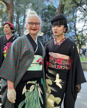 Sheila Cliffe Instagram - Wearing an old kurotomesode for Hanami lunch. Can you see my sparrows? 古い黒留袖。雀は見えますか？　#japaneseculture #japanesefashion #japanesestyle #sotd #stylista #tokyofashion  #over60style #over60andfabulous #over60 #grayhair #kimonobijin #advancedstyle #きもの  #きものコーディネート #着物  #着物生活 #着物好き #着物でお出かけ  #趣着物
