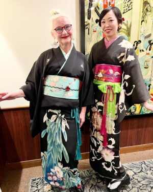 Sheila Cliffe Instagram - Wearing an old kurotomesode for Hanami lunch. Can you see my sparrows? 古い黒留袖。雀は見えますか？　#japaneseculture #japanesefashion #japanesestyle #sotd #stylista #tokyofashion  #over60style #over60andfabulous #over60 #grayhair #kimonobijin #advancedstyle #きもの  #きものコーディネート #着物  #着物生活 #着物好き #着物でお出かけ  #趣着物