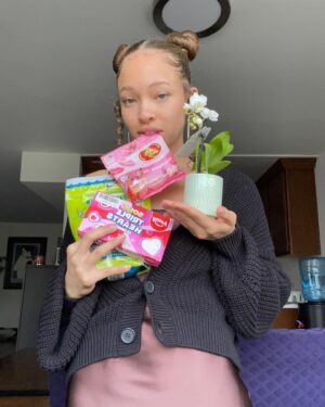 Shelby Simmons Instagram - A little late but, Happy day of Love 🥰❤️🌹