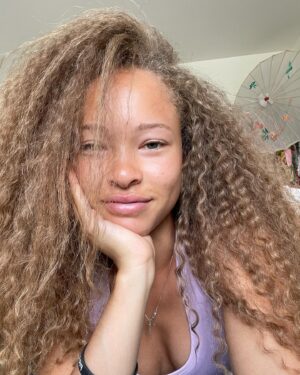 Shelby Simmons Instagram - Have a lovely day today ☀️