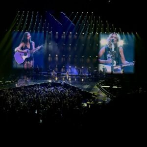 Sheryl Crow Instagram - You guys!! Last night!! Mind blown!! @oliviarodrigo gave the greatest performance last night in #Nashville and the room was filled with JOY! Never heard so many sweet young girls singing at the top of their lungs! You rock, woman!! 🎸⚡️