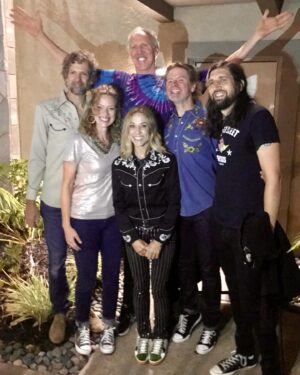 Sheryl Crow Instagram - What an honor to meet the great Bill Walton at our gig in San Diego. What an amazing man, super Deadhead/music fan, one of basketball GOATS!! RIP one of a kind @billwalton ❤️