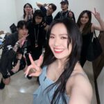 Shi Shi Instagram - 謝謝 @hit_fm_taiwan 還有歌迷朋友們，‘創作歌手獎’對我的意義很大， 是對於我所煩惱的、所堅持的、各種掙扎和對細節雕琢的一種肯定， 像是在告訴我這些過程都是值得的， 我會繼續寫歌給大家聽 好嗎🖤 昨晚很開心的享受了舞台， 也很享受和團隊奔波之後休息室裡安靜吃冰棒的時光 很經典，謝謝你們🩷 （對了，我的師弟們是否太帥了？） outfit @lseoul.official jewelry @HeartsOnFire #HeartsOnFireTaiwan styling @linxiuwei hair @plants_rick @apackofcigarettesaday makeup @clairechengmakeup @apackofcigarettesaday photo @rockykao456 manager @meluko1007 assistant @imhyl dancer @kobayashi518 @hsiaoxx @ef_yifuwang @__jocelyn98 #hito流行音樂獎