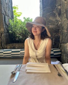 Shihori Kanjiya Instagram - 学生の皆さんは夏休みが 始まったそうですね(o^^o) 写真は夏になる前に行った旅行。 また行きたいな。 皆さんは夏のご予定は？？ 旅先の朝ごはんは起き抜けで行くのですが私じつは結構な天然パーマなんです。 だから起きた時はラファエルのようなクルクルヘアでビックリされます。 という事で明日から『アストリッドとラファエル』シーズン3が始まります。 是非ご覧ください！ #nhk #アストリッドとラファエル #アストリッドとラファエル文書係の事件録 #シーズン3 #夏休み #旅の楽しみ は #完全 #食 #笑