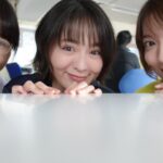 Shihori Kanjiya Instagram - 女子だけで撮ってたのに〜笑 成功した写真もありました😂 野呂さんのお芝居とっても素敵だったなぁ。 野呂さんも華也ちゃんもこのドラマで初めましてでしたが、本当に人もお芝居も素敵ですっかりラブです。 後ろに写り込んでる先輩たちはもちろん流石の一言！！！笑 八嶋さんは本番直前まで喋り倒して長い台詞をサラッと。 素晴らしい味付けをする姿に毎回舌を巻いております。 #土ドラ ＃顔だけ先生 #阿部華也子 #野呂佳代 #八嶋智人 #笠原秀幸