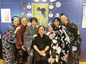Shihori Kanjiya Instagram - 頭痛肩こり樋口一葉
本日より始まります。
本当に素敵なお芝居です。
出演できる事が本当に嬉しい。
劇場でお待ちしてます。
#こまつ座 #舞台 #頭痛肩こり樋口一葉 #演出 #栗山民也 #増子倭文江 #熊谷真美 #若村麻由美 #瀬戸さおり #香寿たつき