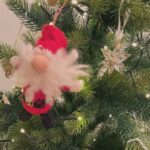 Shihori Kanjiya Instagram - 街はすっかりクリスマスですね🎄 そんな季節にまた一つ年を重ねました。 大切な人たちに祝ってもらったり有り難い毎日です。 カウントダウンはワイン飲みながら 私が吹き替えに参加させてもらった Netflixで配信されている『レオ』を夫と観ました。 今夜はお寿司だって！ 楽しみだい！