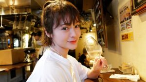 Shihori Kanjiya Instagram - もう1ヶ月以上前の写真、、
また生牡蠣食べに行きたいなぁ。
今は毎日『頭痛肩こり樋口一葉』の舞台のお稽古に励んでいます。
そして明日からは私が吹き替えを担当している、『アストリッドとラファエル文書係の事件録』の放送がスタートします！
フランス発のミステリードラマ。
私はアストリッドの声を担当しています。
とても面白いので是非ご覧ください！
#nhk #アストリッドとラファエル文書係の事件録 ＃アストリッドとラファエル #7月24日 #23時10分から #放送 です！