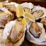 Shihori Kanjiya Instagram - もう1ヶ月以上前の写真、、 また生牡蠣食べに行きたいなぁ。 今は毎日『頭痛肩こり樋口一葉』の舞台のお稽古に励んでいます。 そして明日からは私が吹き替えを担当している、『アストリッドとラファエル文書係の事件録』の放送がスタートします！ フランス発のミステリードラマ。 私はアストリッドの声を担当しています。 とても面白いので是非ご覧ください！ #nhk #アストリッドとラファエル文書係の事件録 ＃アストリッドとラファエル #7月24日 #23時10分から #放送 です！