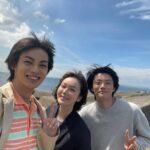 Shihori Kanjiya Instagram - とっても良いお天気でした。 風でみんな髪ぐちゃぐちゃ（笑） 市川くんがこれからも笑顔でありますように！ 次は４話、早いな〜 #土ドラ #顔だけ先生 #神尾楓珠 #櫻井海音