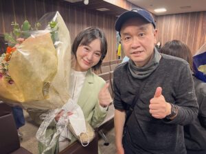 Shihori Kanjiya Instagram - 明日12日よりWOWOWにて
『正体』放送です！
全4回になります。
写真は3、4話を撮った谷口監督と。
神様のカルテでご一緒にしていたので
またお仕事できて嬉しかったです(*´-`)
#WOWOW #連続ドラマw #正体 #谷口正晃  監督