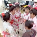 Shihori Kanjiya Instagram - 舞台『頭痛肩こり樋口一葉』 無事に東京千穐楽を迎える事ができました。 皆さまのあたたかい拍手に出演者一同、感動して涙が出ました。 毎日有難い気持ちでいっぱいの公演期間でした。 この時期に観にきてくださった皆さん、本当にありがとうございました。 写真は豚好きの私の為に、これまた豚好きのスタッフさんが私物の豚さんを１日一個ずつ持ってきてくれたコレクション。 あ、ミッフィーちゃん達も混ざってますが（笑） 今日はどんな子が増えてるかなと毎日楽しみでした(*´ω`*) 本当に色々な方々に支えられてると実感できる毎日は本当に幸せで。。 最後のエイエイオー！は本番前のみんなでの儀式。 このあと麻由美さんに背中を1人ずつ叩いてもらって気合を入れてもらうのです。 これから大阪、津山、多摩と続いていきます。 本当に大好きな作品。 これからも『頭痛肩こり樋口一葉』がこまつ座で上演されるときはきっと観に行くのだろうなぁと思う作品です。 ご興味がある方は是非劇場にいらしてくださいね！ #舞台 #頭痛肩こり樋口一葉 #樋口一葉 #増子倭文江 #瀬戸さおり #香寿たつき #熊谷真美 #若村麻由美