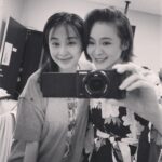 Shihori Kanjiya Instagram - 頭痛肩こり樋口一葉 本日公演３日目を迎えました。 このコロナ禍に来てくださるお客様に本当に感謝です。 皆様のおかげで公演を続ける事ができます。 来てくださる方々の感想も本当に励みになるお言葉ばかりで、頑張れます。 写真は私が演じる一葉こと夏子の妹の邦子役のさおりちゃん。 可愛くて綺麗でお稽古の時は横顔にいつも見惚れてました(*´꒳`*) 今回はお鼻や頬に汚しメイクをして邦子らしさを表現されています。 共演者の皆さんは本当に素敵な方ばかりで、疲労困憊でも楽屋に入ってみんなの顔を見ておしゃべりすると元気になる、そんなカンパニーです。 まだまだ公演は続きます。 劇場でお待ちしています！ そして今夜は私が吹き替えをさせていただいている『アストリッドとラファエル』の第2話になります。 今夜も目が離せません！ 是非ご覧ください(*^ω^*) #舞台 #頭痛肩こり樋口一葉 #瀬戸さおり #NHK #アストリッドとラファエル文書係の事件録 #今夜 #23時 #放送