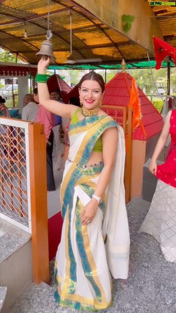 Shilpa Raizada Instagram - ओम नमः शिवाय 🙂🙏 #temple #mandir #मंदीर #blessings #आशीर्वाद