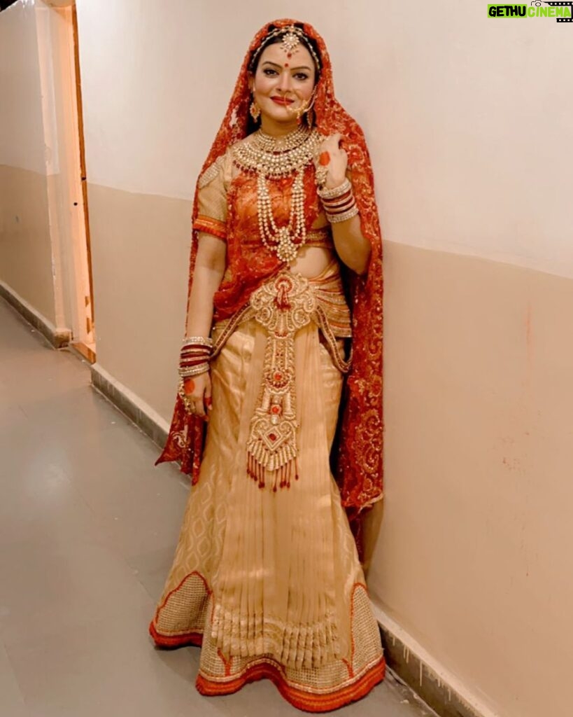 Shilpa Raizada Instagram - My first pic 😊🙏🏻in Sita ji role in “Jai Shri Ram Ramayan LIVE show” #shilparaizada #sitaji🙏 #ramayan #liveshow #