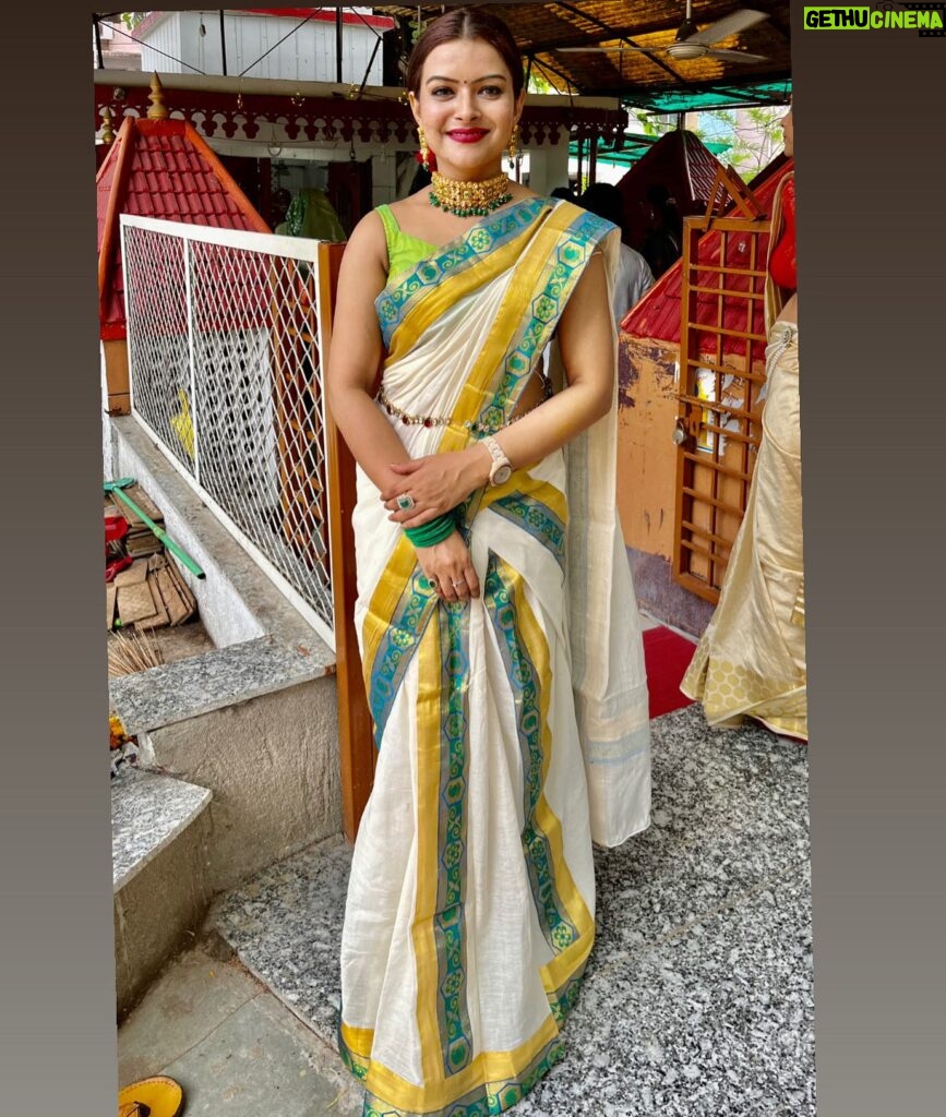 Shilpa Raizada Instagram - I ❤️ South Indian 👀 💚💛🧡❤️🩷🩷🩵💙🤍🤎🖤🩶#southindian #sareelover #indianlook #proudtobeindian #bharat #shilparaizada
